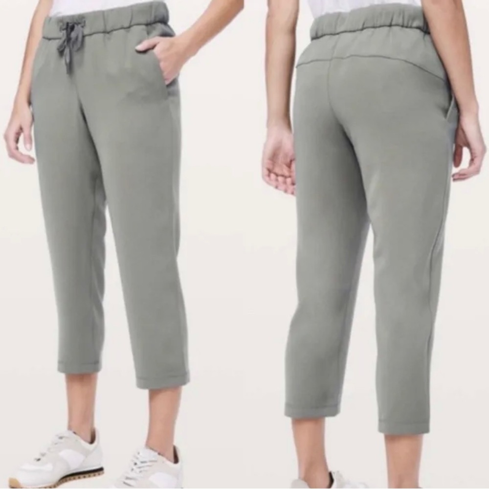 20. Lululemon $98 On the Fly Pants 12 Green Woven Cropped size 4